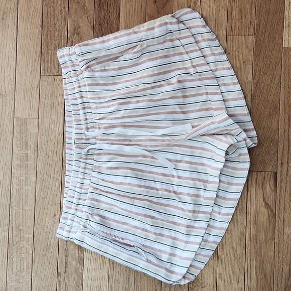Billabong Pants - Billabong striped shorts